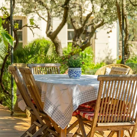 Bed & Breakfast Les Olivettes Le Mazet 3*